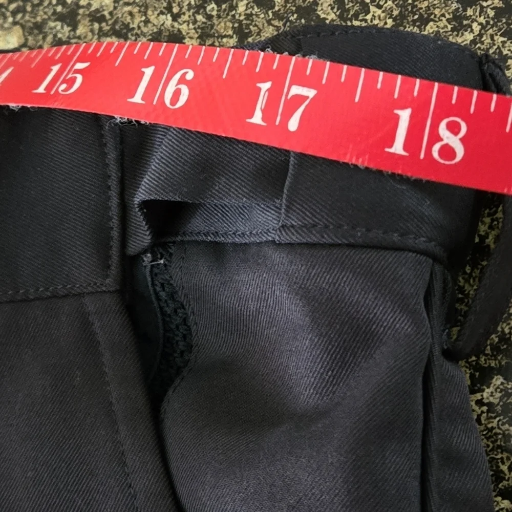 IZOD Mens size 36W Pleated Front Shorts Black Rolled Side Seams Zip Button